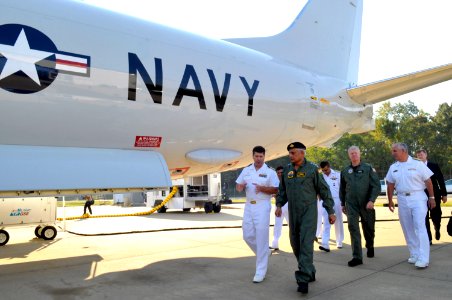 US Navy 100924-N-8273J-074 Chief of Naval Operations (CNO) Adm. Gary Roughead tour various aircraft and facilities at Naval Air Station Paxtuxent R