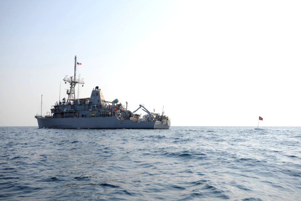 US Navy 100923-N-0413B-018 he Avenger-class mine countermeasures ship USS Ardent (MCM 12) conducts minesweeping training with members of Explosive