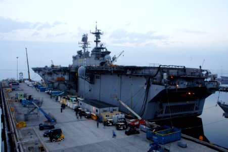 US Navy 100930-N-9643K-018 The amphibious assault ship USS Bonhomme Richard (LHD 6) is moored at Naval Station San Diego