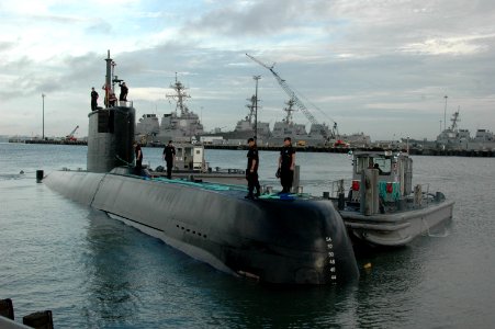 US Navy 100927-N-9806M-047 Sailors aboard the Norwegian diesel electric submarine HNOMS UTVAER (S303) prepare mooring lines as the submarine arrive