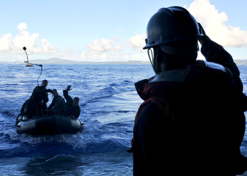 US Navy 101003-N-9950J-016 Seaman Brandon Cash assists in recovering Marines as they return to USS Essex (LHD 2)