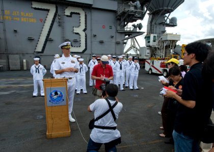 US Navy 101002-N-6720T-005 Capt. David A. Lausman, commanding officer of the aircraft carrier USS George Washington (CVN 73),