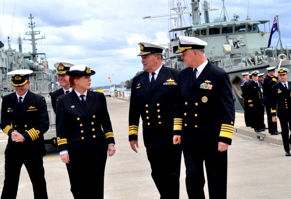 US Navy 101001-N-8273J-152 Vice Adm. Russ Crane, Chief of Navy of the Royal Australian Navy, center, and Chief of Naval Operations (CNO) Adm. Gary