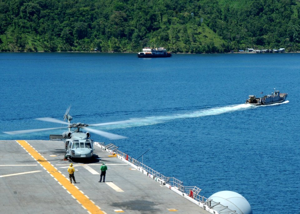 US Navy 100929-N-7680E-094 The multi-purpose amphibious assault ship USS Iwo Jima (LHD 7) performs flight and landing craft utility (LCU) operation