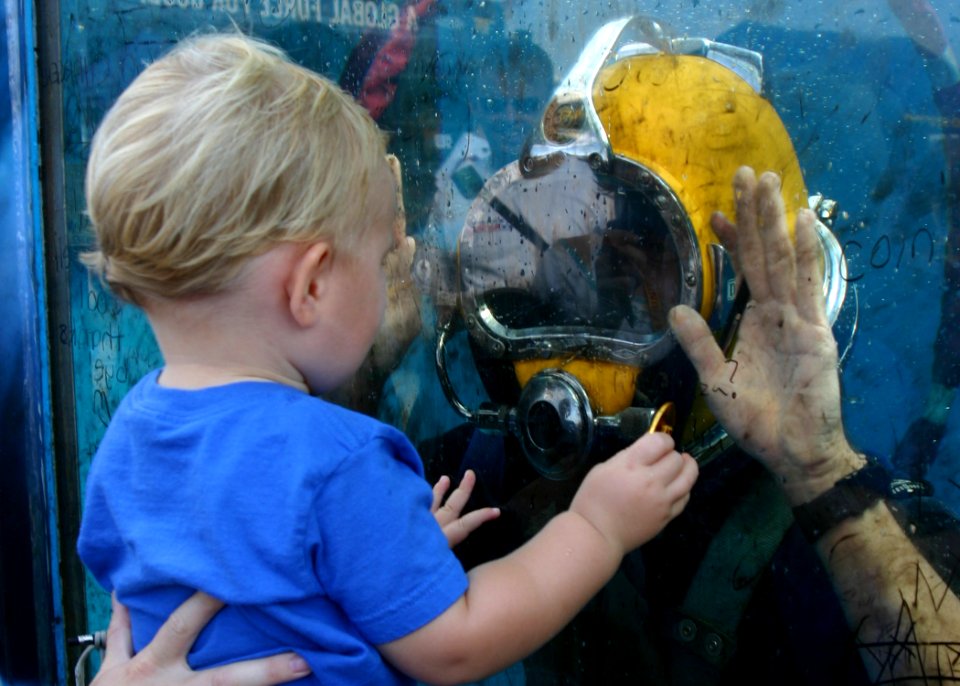 US Navy 101002-N-5191L-103 A toddler taps the glass of the Navy diver's demonstration chamber at the 2010 Miramar Air Show
