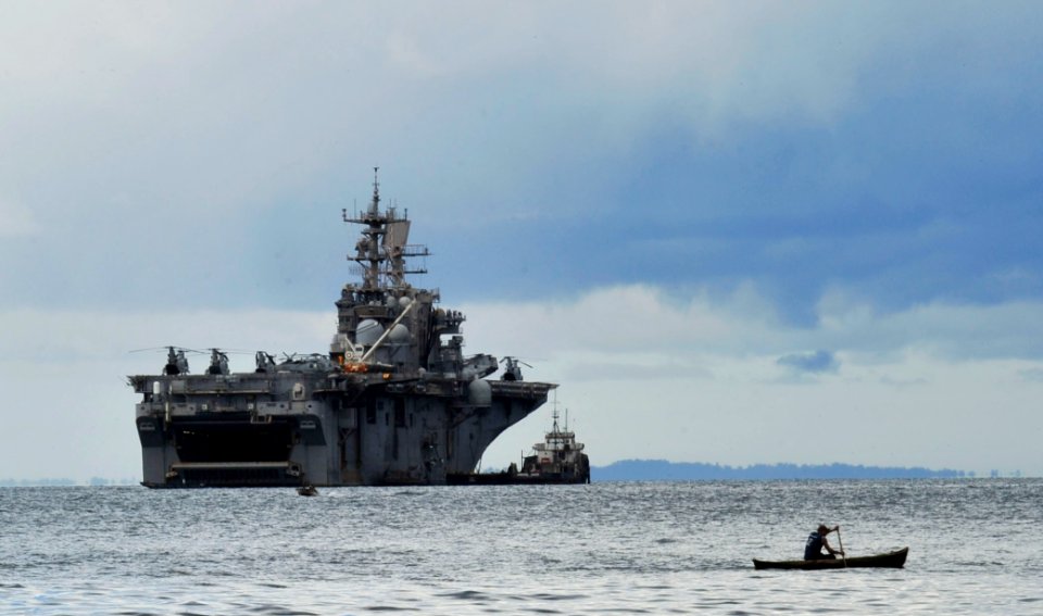 US Navy 100928-N-1531D-111 The multi-purpose amphibious assault ship USS Iwo Jima (LHD 7) is anchored off the coast of Panama to conduct a Continui