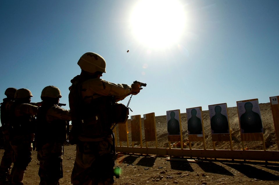 US Navy 101001-N-6436W-036 Seabees assigned to Naval Mobile Construction Battalion (NMCB) 40 conduct rifle range qualifications