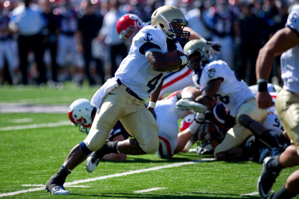 US Navy 101002-N-0696M-295 U.S Naval Academy Midshipmen Quarterback Ricky Dobbs runs the football during a game against the U.S. Air Force Academy
