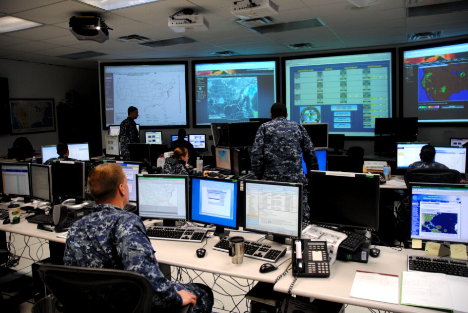 US Navy 101003-N-1580K-615 Reserve component aerographer's mates assigned to Navy Meteorological and Oceanography Reserve Activity 2186 collect and