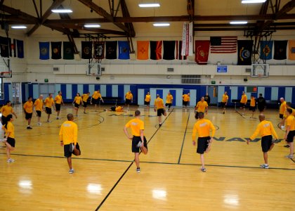 US Navy 101006-N-9520G-005 Sailors from various commands around the Northwest compete in a race as part of the Command Fitness Leader course at the