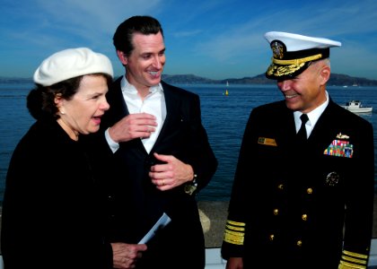 US Navy 101009-N-3570S-299 Vice Adm. Richard W. Hunt, commander of U.S. 3rd Fleet speaks with U.S. Senator Dianne Feinstein and San Francisco Mayor