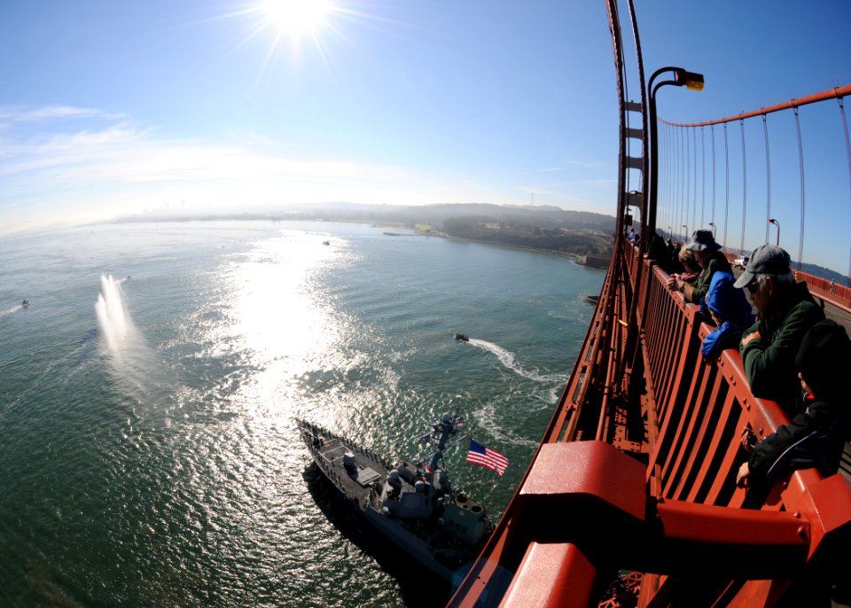 US Navy 101009-N-1805P-107 The guided-missile destroyer USS Pinckney (DDG 91) passes under the Golden Gate Bridge during the Parade of Ships at San