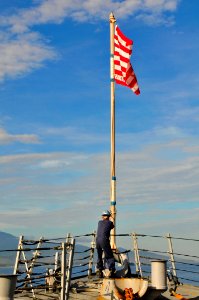 US Navy 111127-N-ER662-301 A Sailor aboard the Arleigh Burke-class guided-missile destroyer USS Stethem (DDG 63) raises the Navy jack while underwa photo