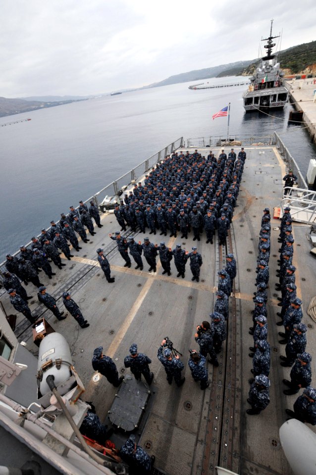 US Navy 111125-N-MO201-036 Vice Chief of Naval Operations (VCNO) Adm. Mark Ferguson reenlists six sailors aboard the guided-missile frigate USS Sam