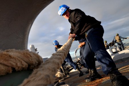 US Navy 111128-N-YX169-090 Seaman Recruits Johannes Hanselmann and Kristin Brewster heave around a mooring line as the amphibious transport dock sh