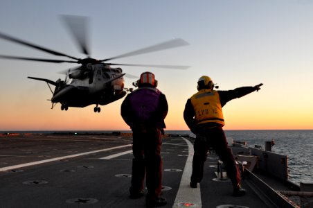 US Navy 111201-N-YX169-174 Sailors direct a CH-53E Super Stallion helicopter from Marine Heavy Helicopter Squadron (HMH) 461