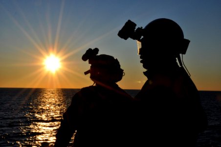 US Navy 111201-N-YX169-058 Sailors discuss upcoming night flight operations aboard the amphibious transport dock ship USS Ponce (LPD 15)