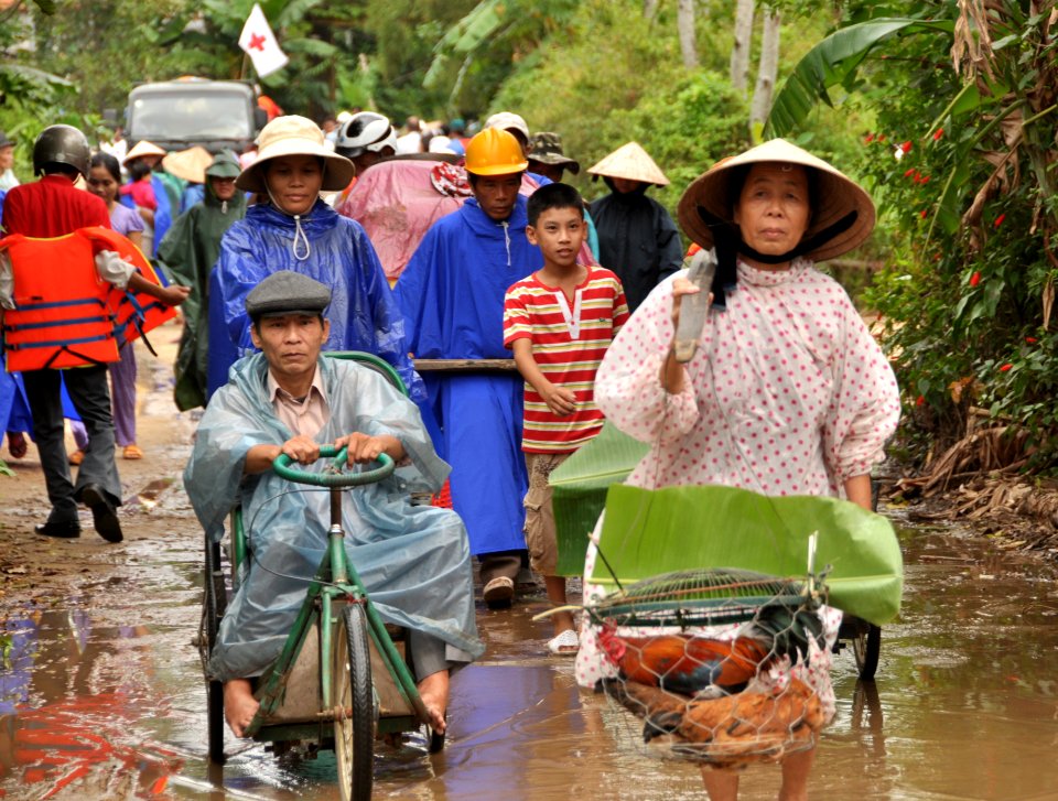 USAID and Save the Children support community evacuation drill and emergency preparedness in central Vietnam (8244673332)