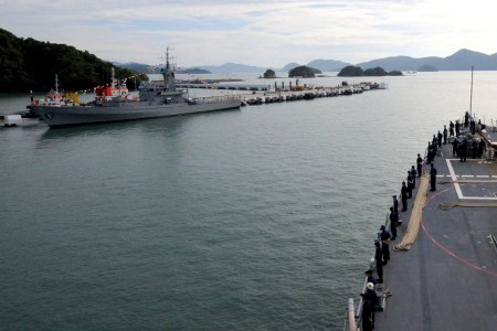 US Navy 111206-N-KK935-150 USS Curtis Wilbur (DDG 54) arrives in Langkawi, Malaysia