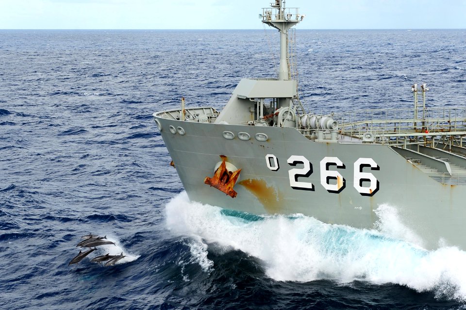 US, Australian ships replenish at sea 130719-N-TG831-100