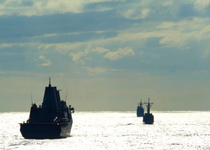 US Navy 111203-N-NR955-080 A view from the Whidbey Island-class amphibious dock landing ship USS Gunston Hall (LSD 44) as it follows the amphibious