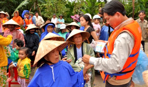 USAID and Save the Children support community evacuation drill and emergency preparedness in central Vietnam (8243598339) photo