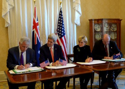 US, Australia sign the Force Posture Agreement 140812-N-DX698-111