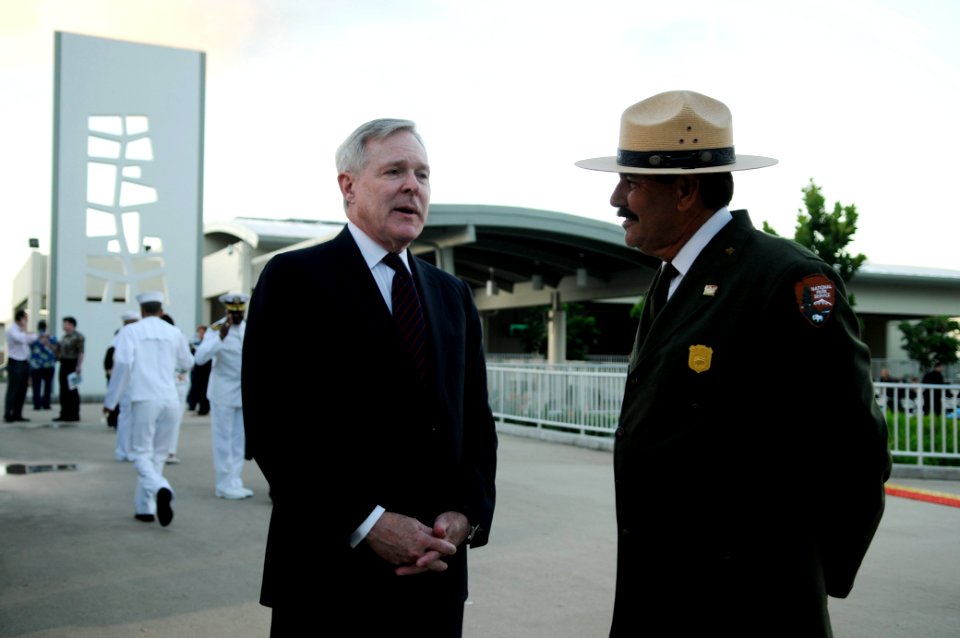 US Navy 111207-N-WP746-079 The Honorable Ray Mabus speaks with National Park Service Historian