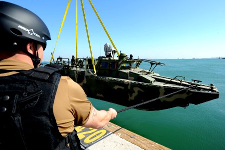 US Navy 111207-N-RP435-379 Sailors assigned to Riverine Squadron (RIVRON) 2 prepare to launch one of the riverine command boats into the Arabian Gu
