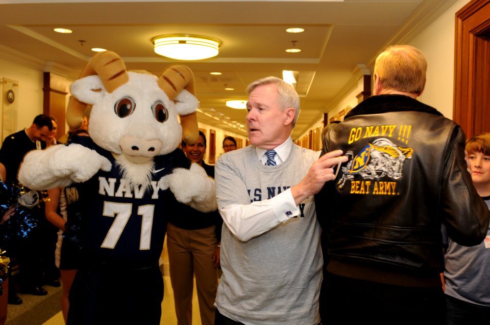 US Navy 111209-N-PM781-079 ecretary of the Navy (SECNAV) the Honorable Ray Mabus points out the slogan