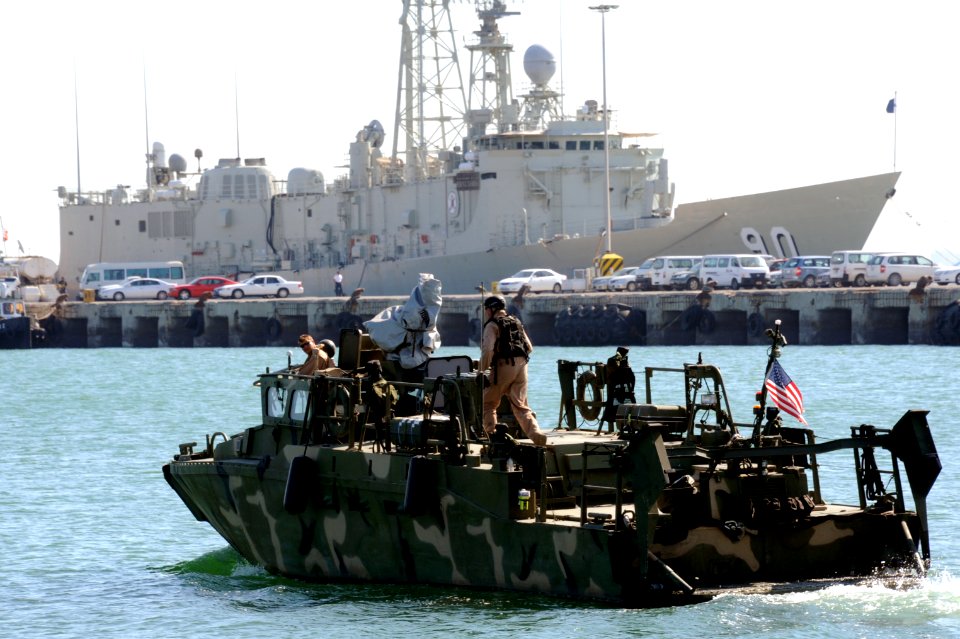 US Navy 111207-N-RP435-872 Sailors assigned to Riverine Squadron (RIVRON) 2 get underway in riverine command boats