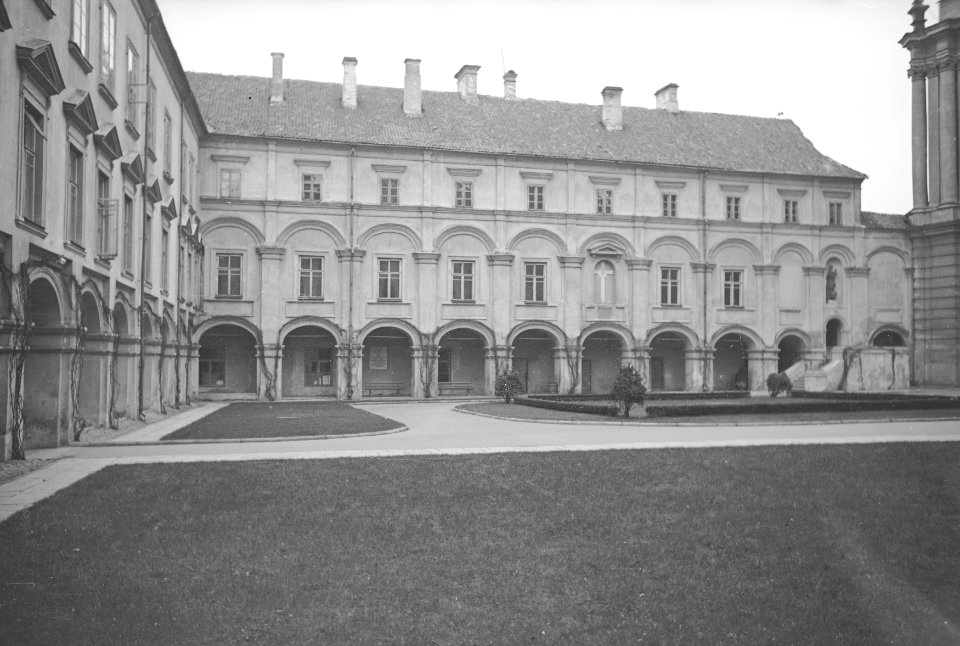 Vilnia, Universyteckaja, Vialiki Dvor. Вільня, Унівэрсытэцкая, Вялікі Двор (H. Poddębski, 1937) (4)