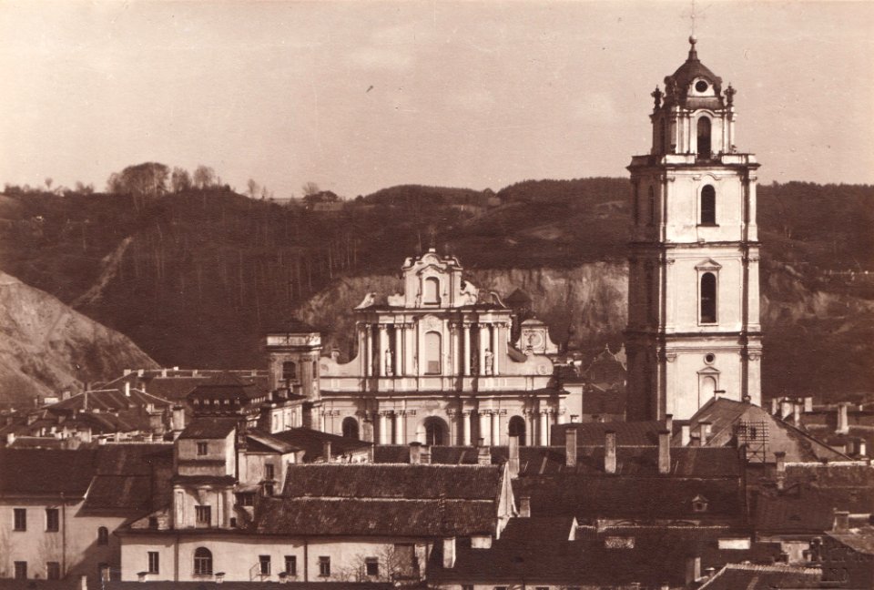 Vilnia, Universyteckaja, Śviatych Janaŭ. Вільня, Унівэрсытэцкая, Сьвятых Янаў (J. Bułhak, 1918)