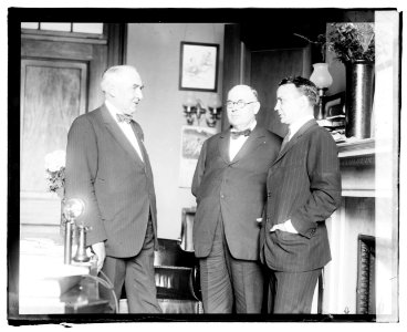 Warren G. Harding, Wm. Boyce Thompson & Theo. Roosevelt, Jr. LCCN2016828272