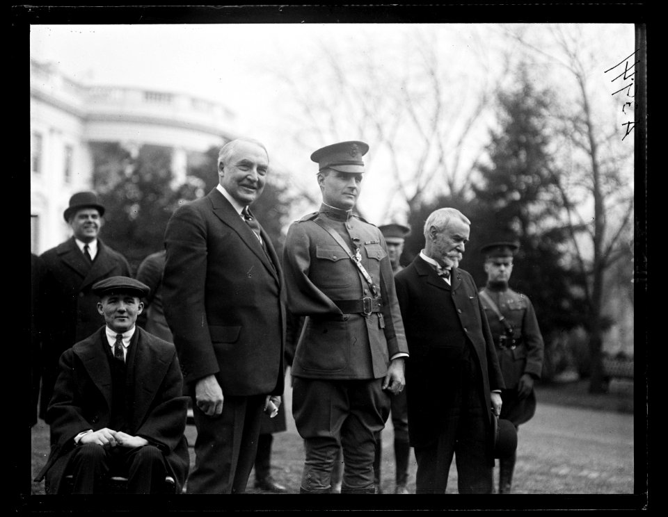 Warren Harding and group at White House, Washington, D.C. LCCN2016891141