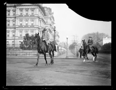 Warren Harding on horse; State, War and Navy Building in background. Washington, D.C. LCCN2016890961