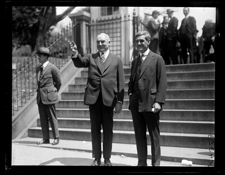 Warren Harding, left LCCN2016891376