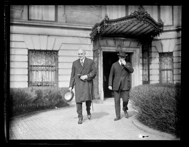 Warren Harding, left LCCN2016891263