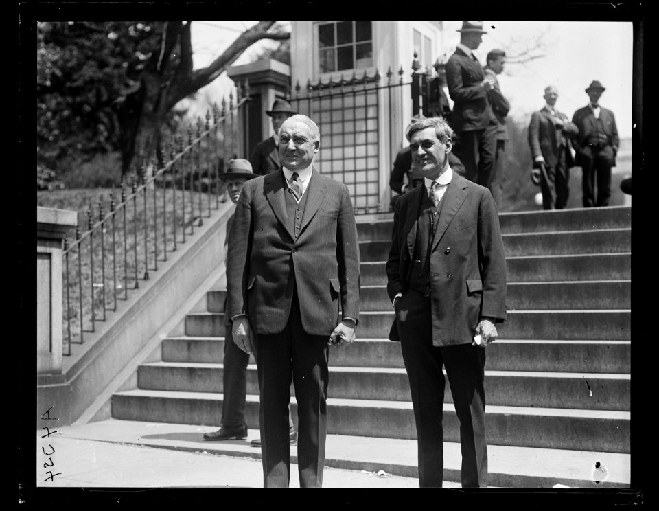 Warren Harding, left LCCN2016891377