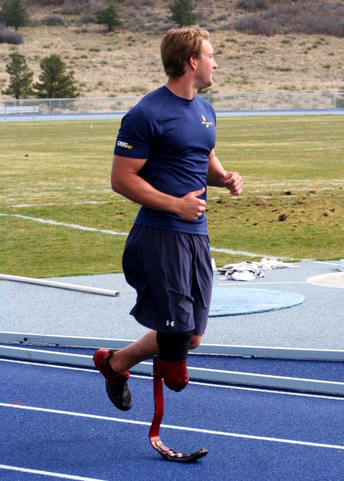 Warrior Games 2013 Track and Field Practice 130509-N-DT940-084