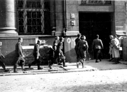Warsaw Uprising by Lokajski - POWs - 3005