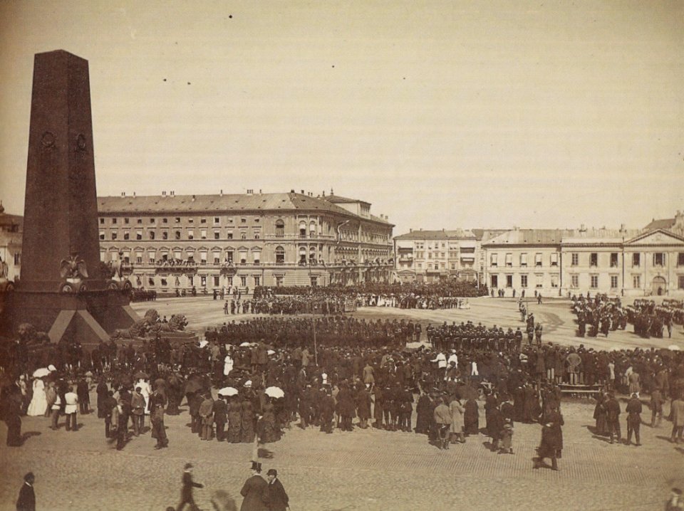 Warszawska uroczystość na placu Saskim z okazji koronacji cara Aleksandra III na Kremlu 15 maja 1883