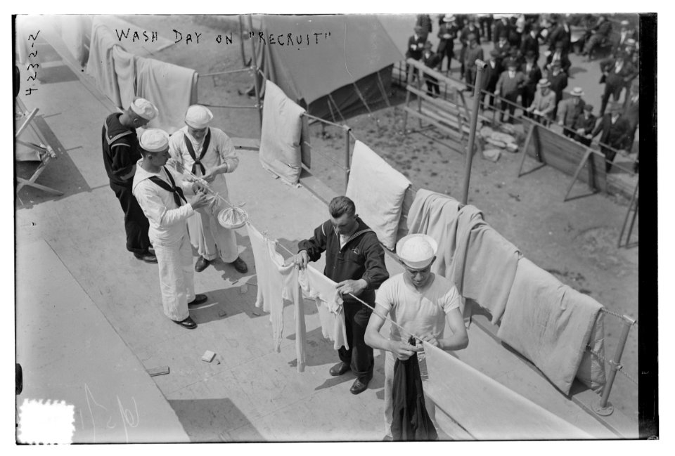Wash day on RECRUIT LCCN2014704749