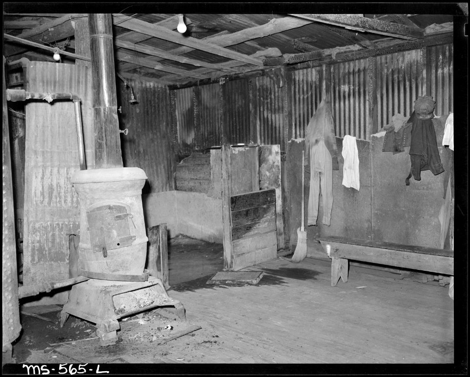 Wash and change house at the mine. Hudson Coal Company, Hudson Mine, Sweet Mine, Carbon County, Utah. - NARA - 540490