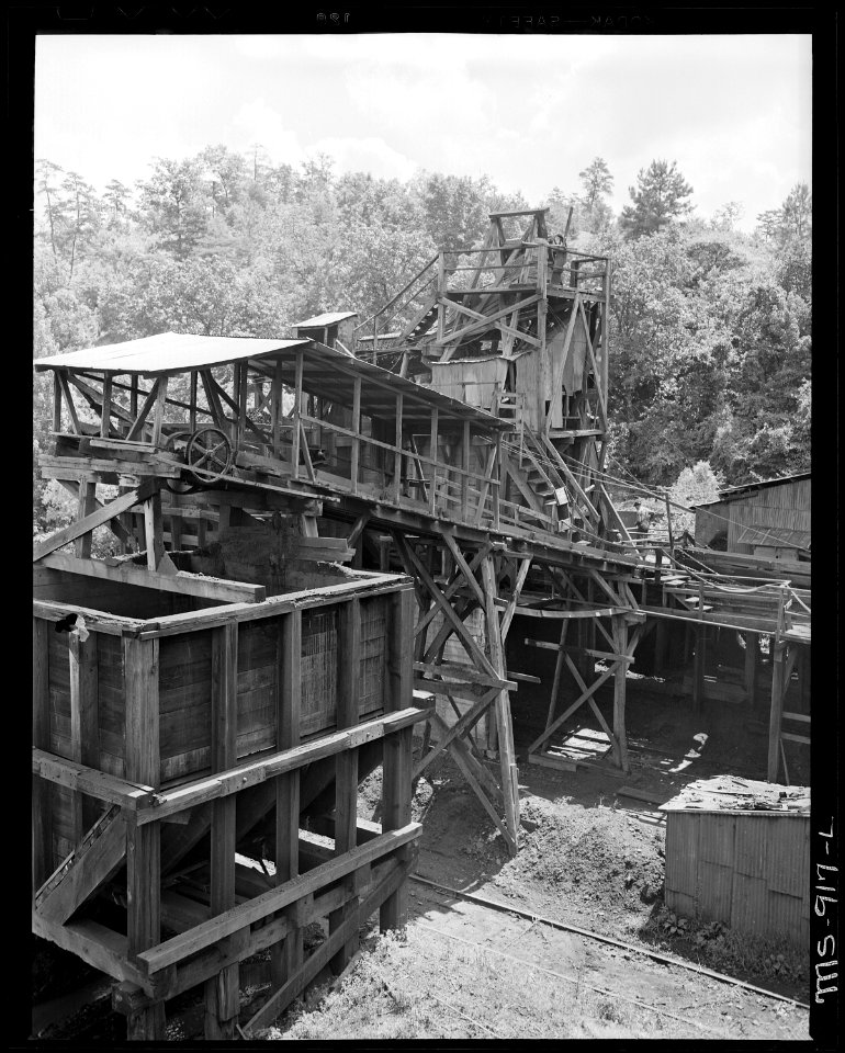 Washer plant at the mine. Brilliant Coal Company, Calimet Mine, Parrish, Walker County, Alabama. - NARA - 540607