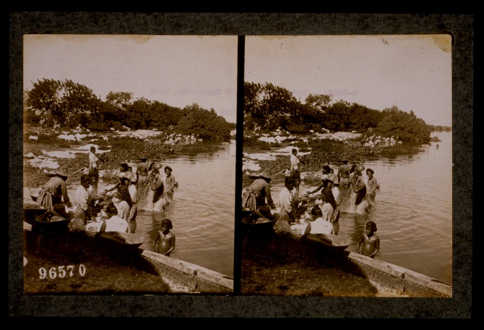 Washerwomen on the Magdalena, near Barranquilla, South America LCCN2005677285
