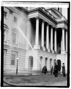 Washing U.S. Capitol LCCN2016827290
