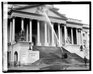 Washing U.S. Capitol LCCN2016819915