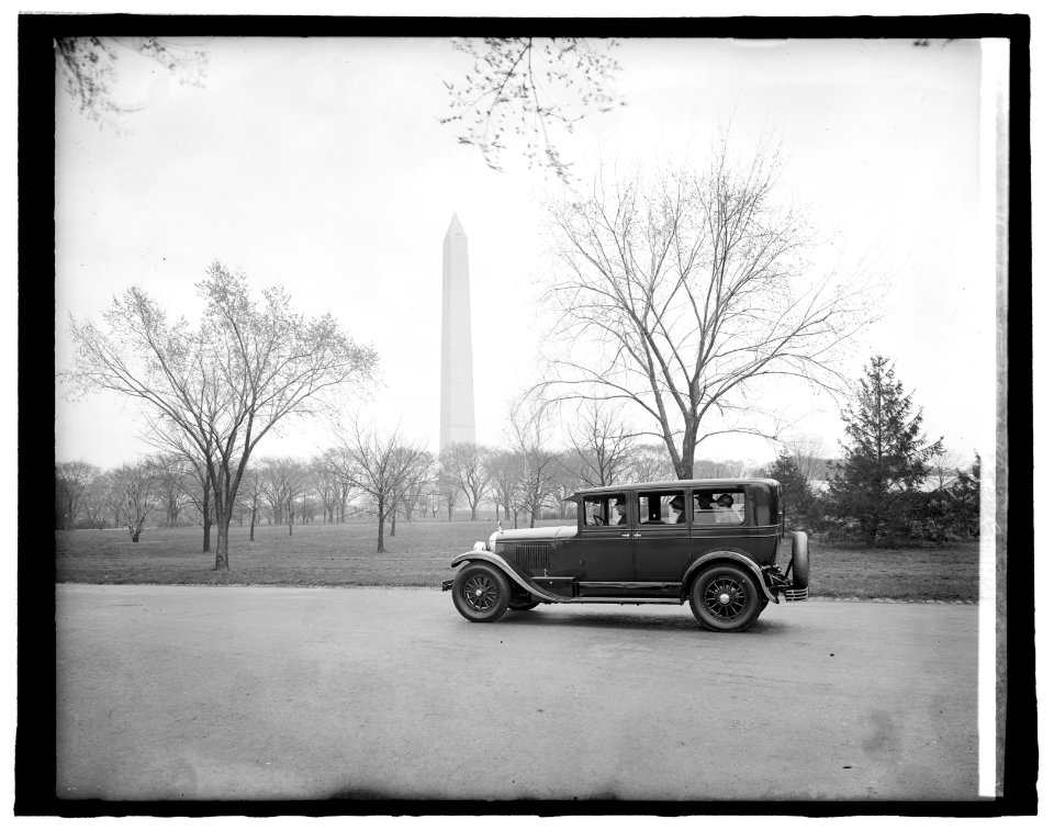 Washington Cadillac Co., (Washington monument in background, Washington, D.C) LCCN2016825917
