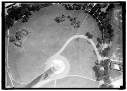 WASHINGTON MONUMENT. VIEW FROM AIR LCCN2016870078